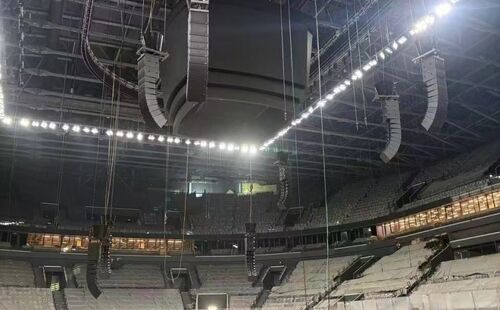 mais recente caso da empresa sobre sistema de som compacto duplo de 10 polegadas no estádio ao ar livre